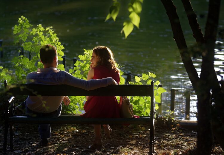 Dit ziet er uit als een gezellige date, zo lekker in het zonnetje!